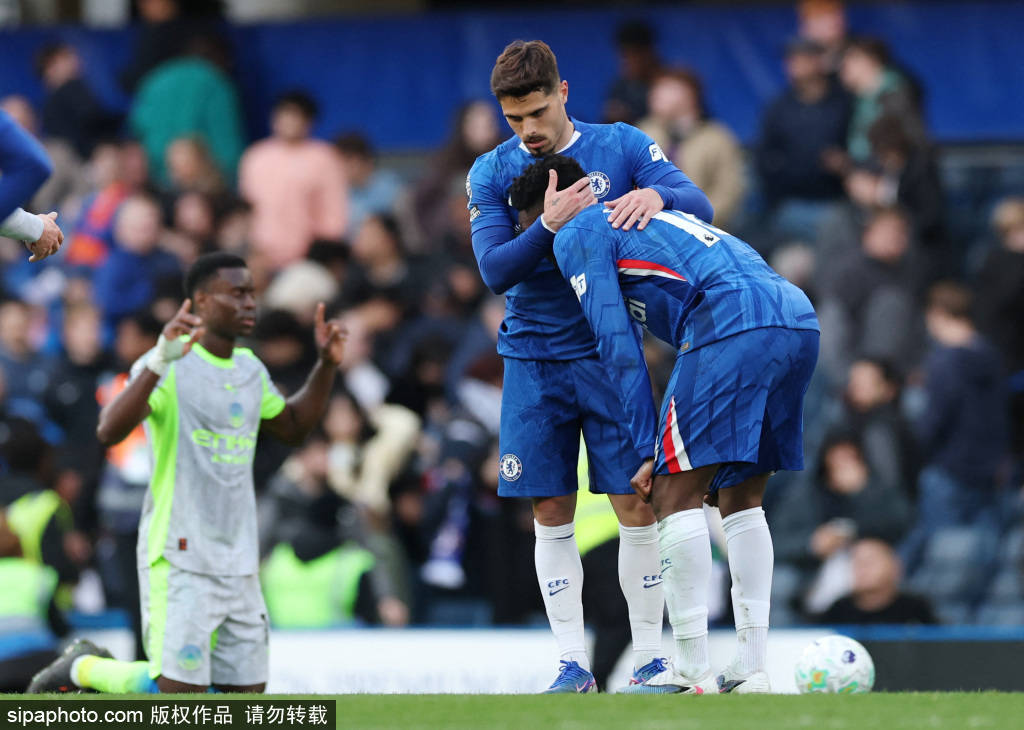 斯坦福桥的眼泪：埃斯特旺腘绳肌受伤痛哭，切尔西欧冠希望再蒙阴影